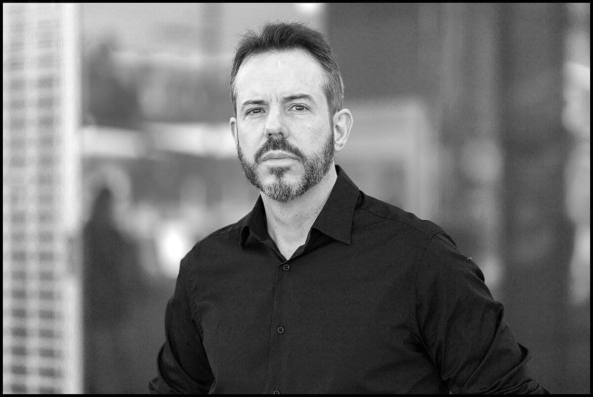 Vicente Luis Mora, escritor: «TikTok e Instagram están barrenando la capacidad intelectual de los jóvenes»